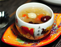 銀耳紅棗蓮子湯